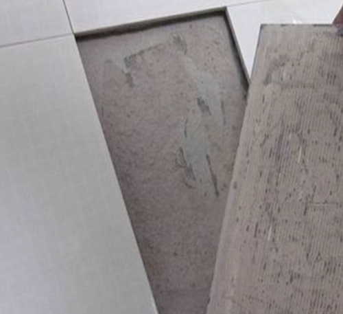 东平瓷砖空鼓维修公司分享瓷砖铺贴时如果打浆（即涂抹在瓷砖背面和基层上的砂浆或瓷砖胶）过少，会带来以下问题